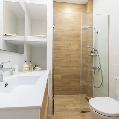 Fresh And Clean For 6 In Koukaki Athen